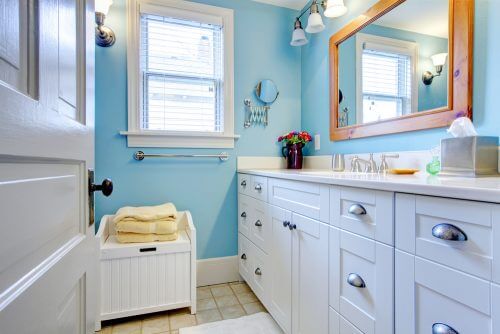 mavi bir banyo