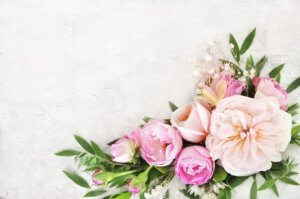 Şarap Kadehleriyle Çiçek Aranjmanları Oluşturmak