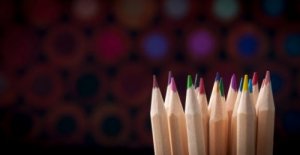 Renkli Kalemlerden Vazo Yapmak