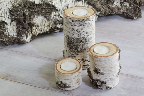 Kül rengi odundan ahşap mumluk