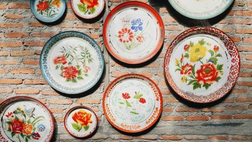 çiçek desenli tabaklar