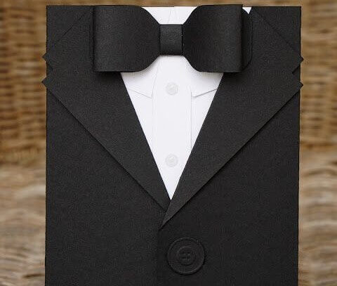 Smokin şeklinde hediye pakedi, kutlamalarınıza estetik getirecek.