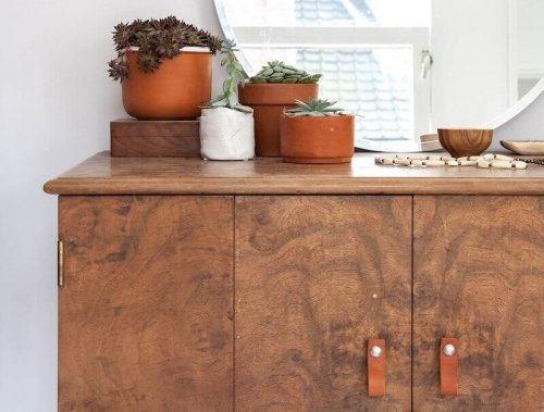 deri tutacaklı dolap