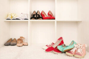 Ayakkabıları doğru yerleştirmek onları yeni tutmak için çok önemli