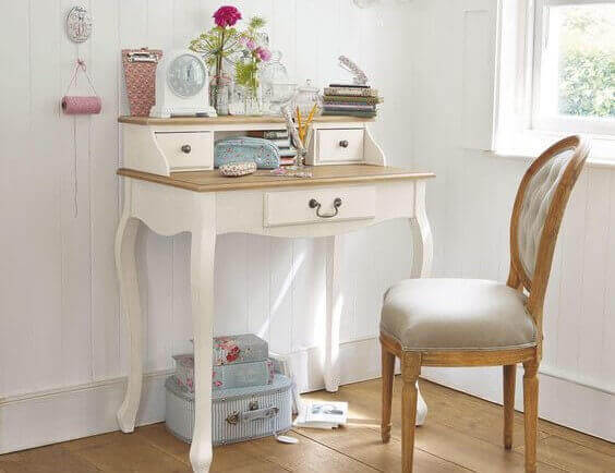 Retro masa sandalye ve depolama kutuları