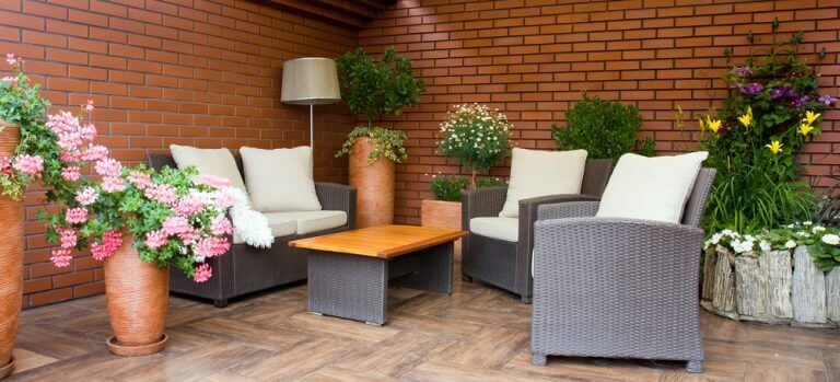 terasta yemek alanı