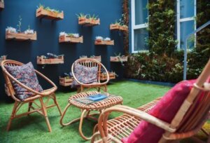 Avluda mavi kullanmak