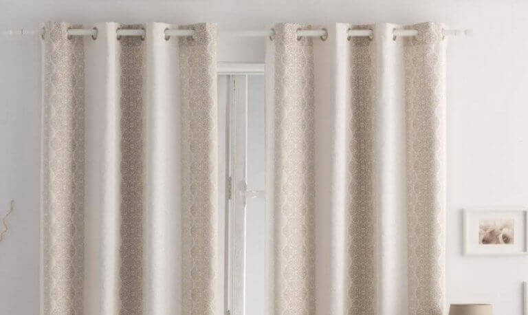 Askı yerleri halka şeklinde olan drape perdeler