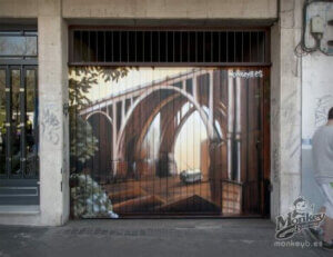 Garaj kapısının dekorasyonu.