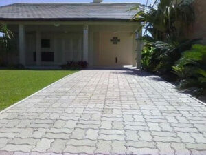 Garaj yolunun döşenmesi.