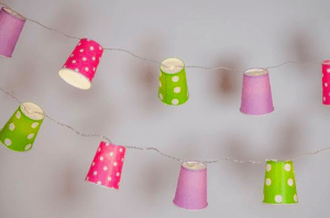 Kağıt bardaklarla ışıklandırma.