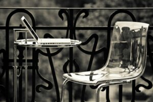 Metakrilat Sandalyeler: Alandan Kazandıran Şık Çözümler