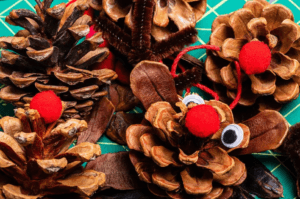 yılbaşı süsü kozalak